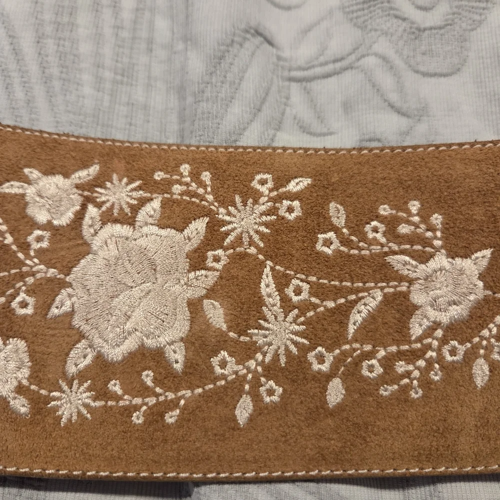 Vintage Humberto Fiacco Womens Floral Embroidered Suede Belt Size Small - Picture 8 of 9